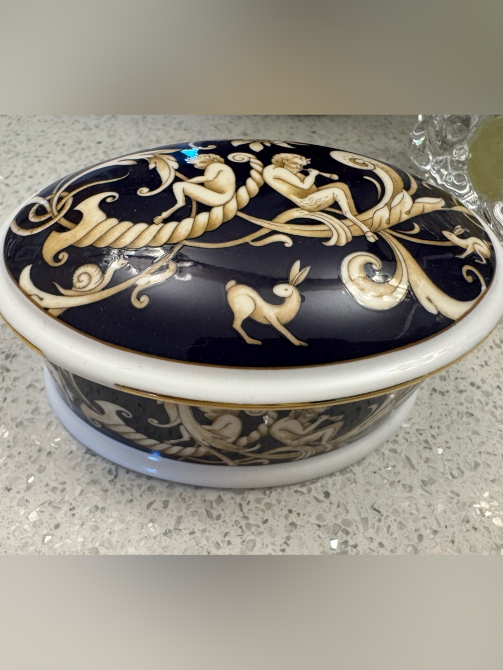 The Wedgwood Cornucopia pattern trinket box is in excellent vintage condition